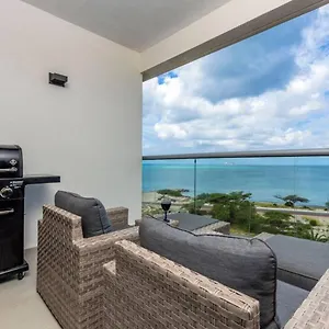 Aparthotel Breath Taking Front Views Eagle, Palm Beach